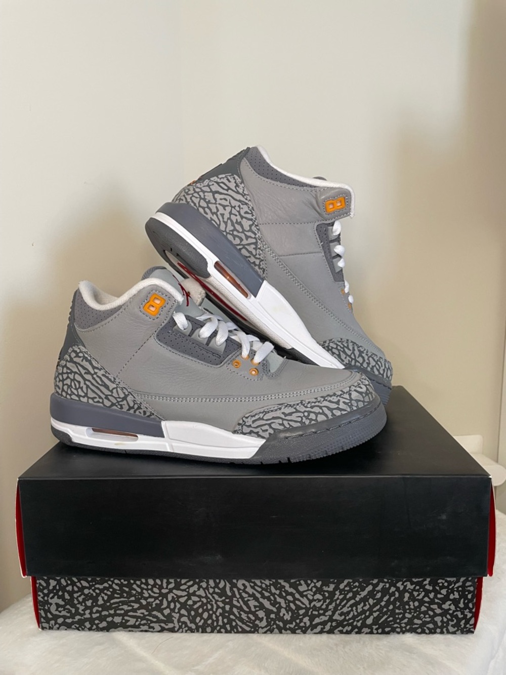 Air Jordan Youth - Gray Retro Basketball Sneakers with Elephant Print